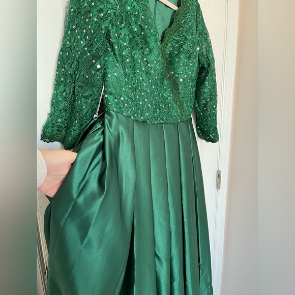 Ball Gown / Formal Dress - Picture 5 of 16